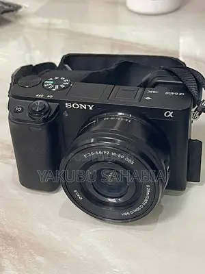 Sony A6400 Mirrorless Camera With 16-50mm F/3.5-5.6 OSS Lens Kit