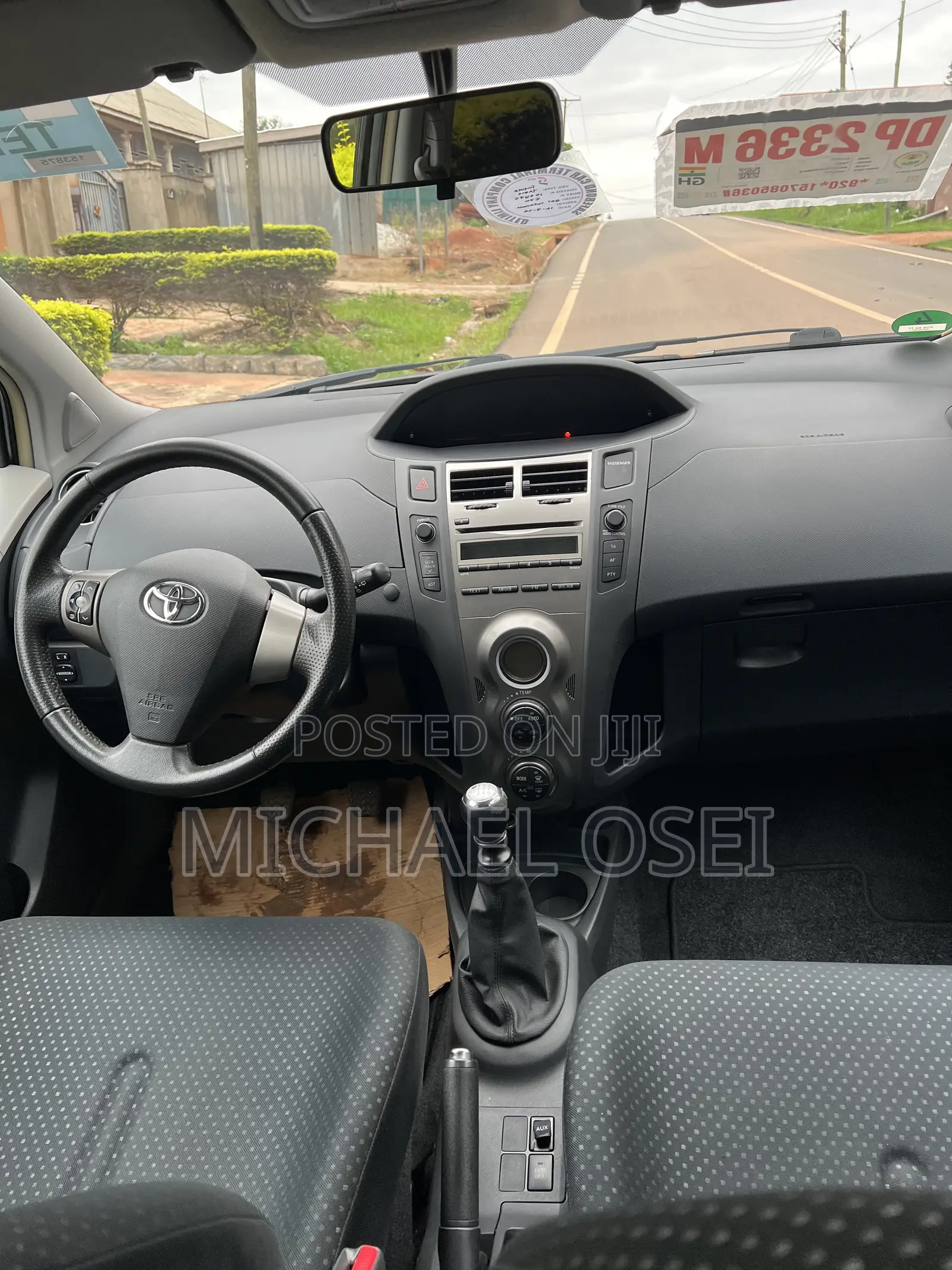 Toyota Yaris Base Hatchback 5dr 2010 Gray