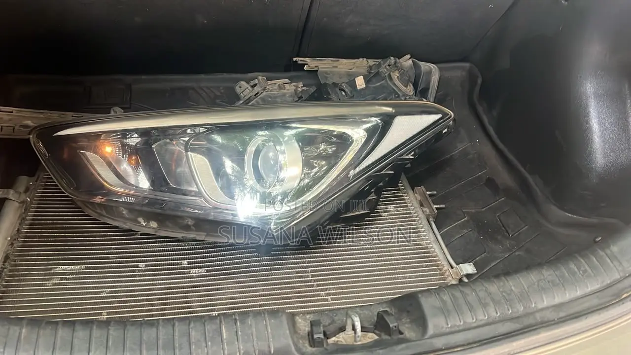 2016 Hyundai Santafe Right Led Head Light (Original)