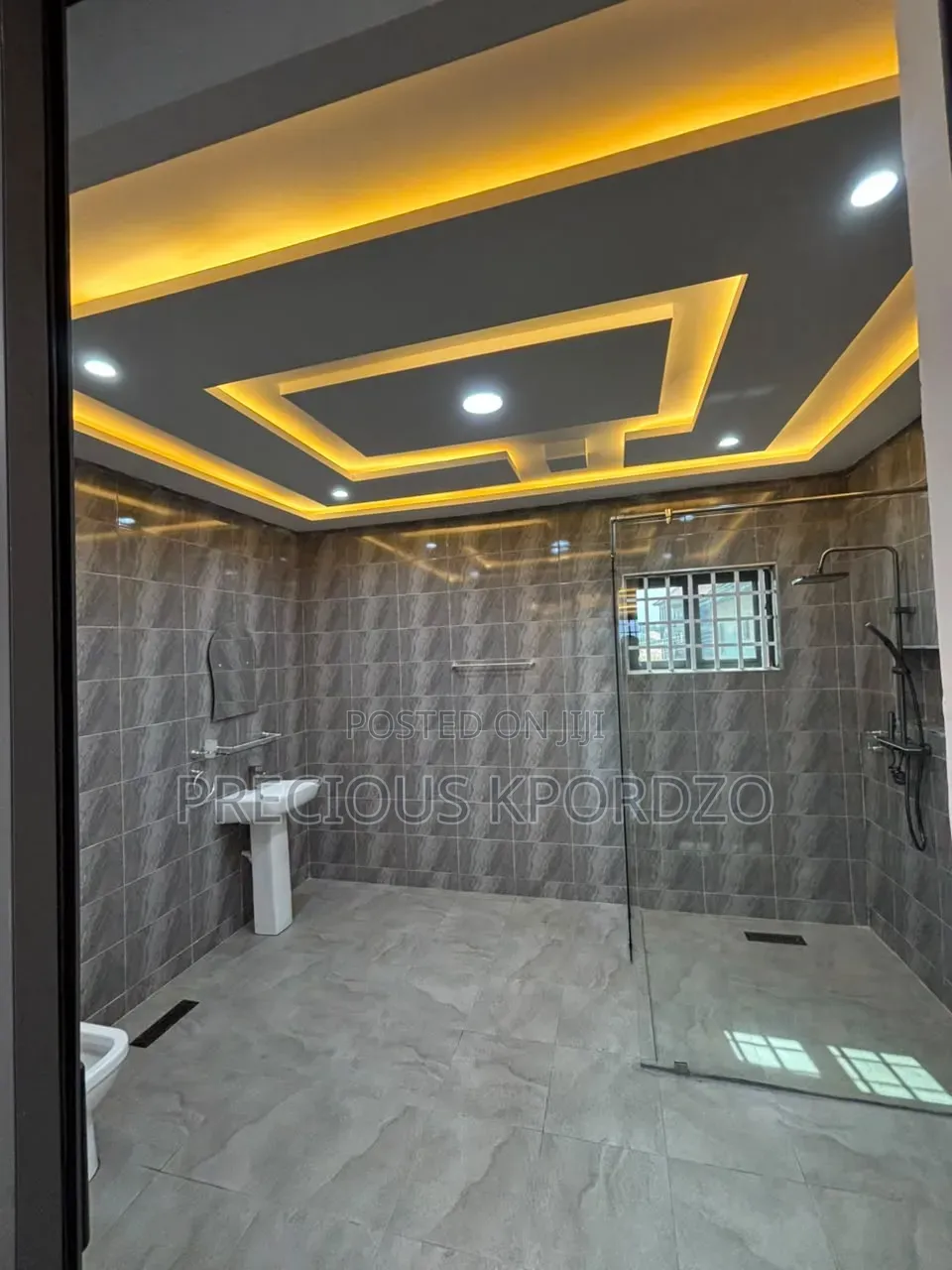 3bdrm Apartment in Ashiyie Adenta, Frafraha for rent
