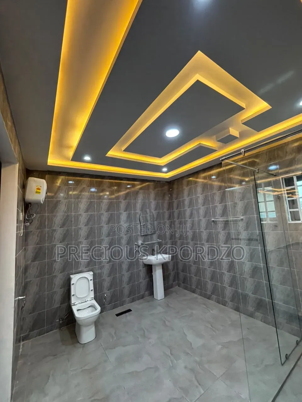 3bdrm Apartment in Ashiyie Adenta, Frafraha for rent