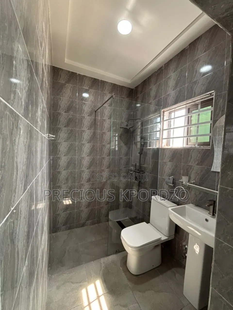 3bdrm Apartment in Ashiyie Adenta, Frafraha for rent