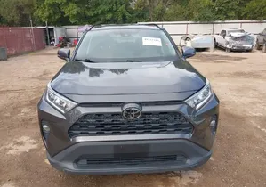 Toyota RAV4 XLE 2021 Gray