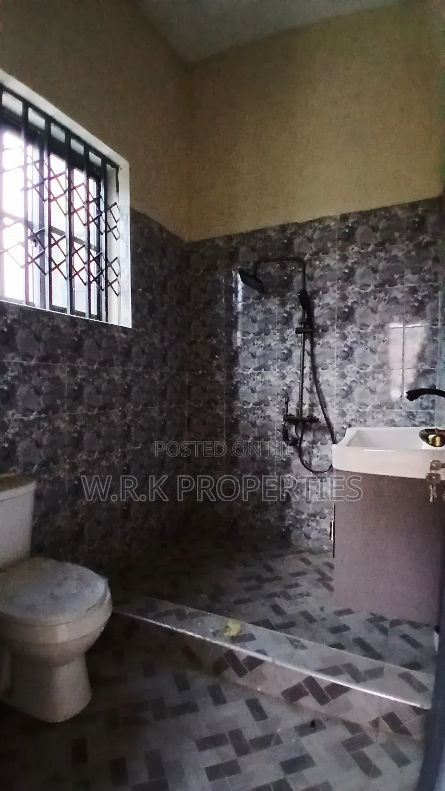 2bdrm Apartment in Apenkwa Estate, New-Juaben Municipal for rent