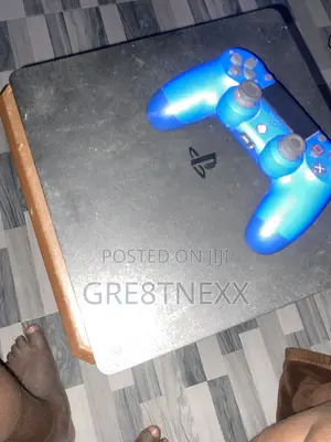 PlayStation 4 Console