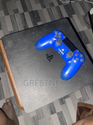 PlayStation 4 Console