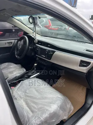 Toyota Corolla LE Premium 4dr Sedan (1.8L 4cyl CVT) 2015 White