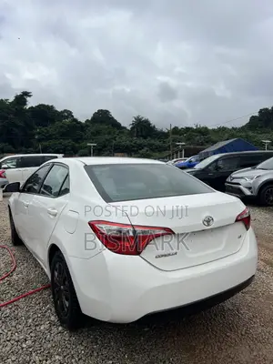 Toyota Corolla LE Premium 4dr Sedan (1.8L 4cyl CVT) 2015 White