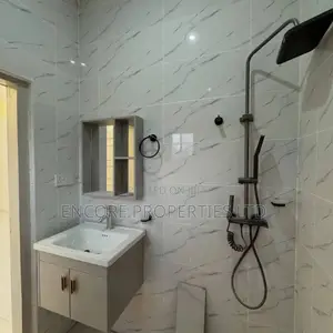 4bdrm House in East Legon for sale
