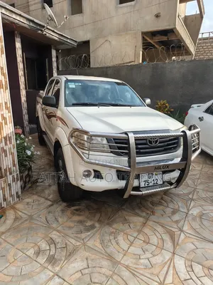 Toyota Hilux 2012 White