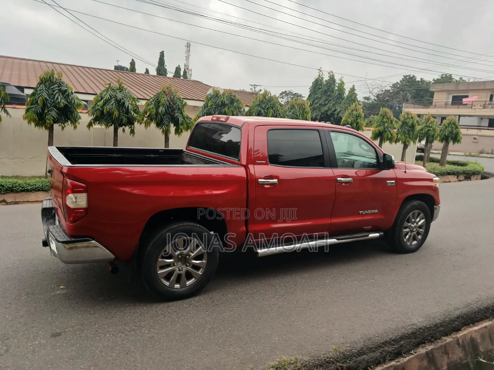 Toyota Tundra Limited 4dr CrewMax 4WD SB (5.7L 8cyl 6A) 2015 Red