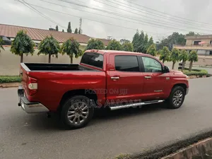 Toyota Tundra Limited 4dr CrewMax 4WD SB (5.7L 8cyl 6A) 2015 Red