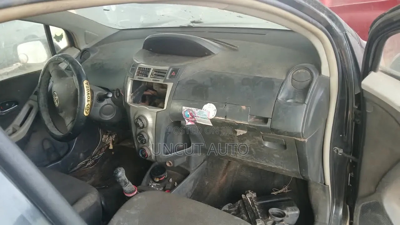 Toyota Vitz 2010 Black