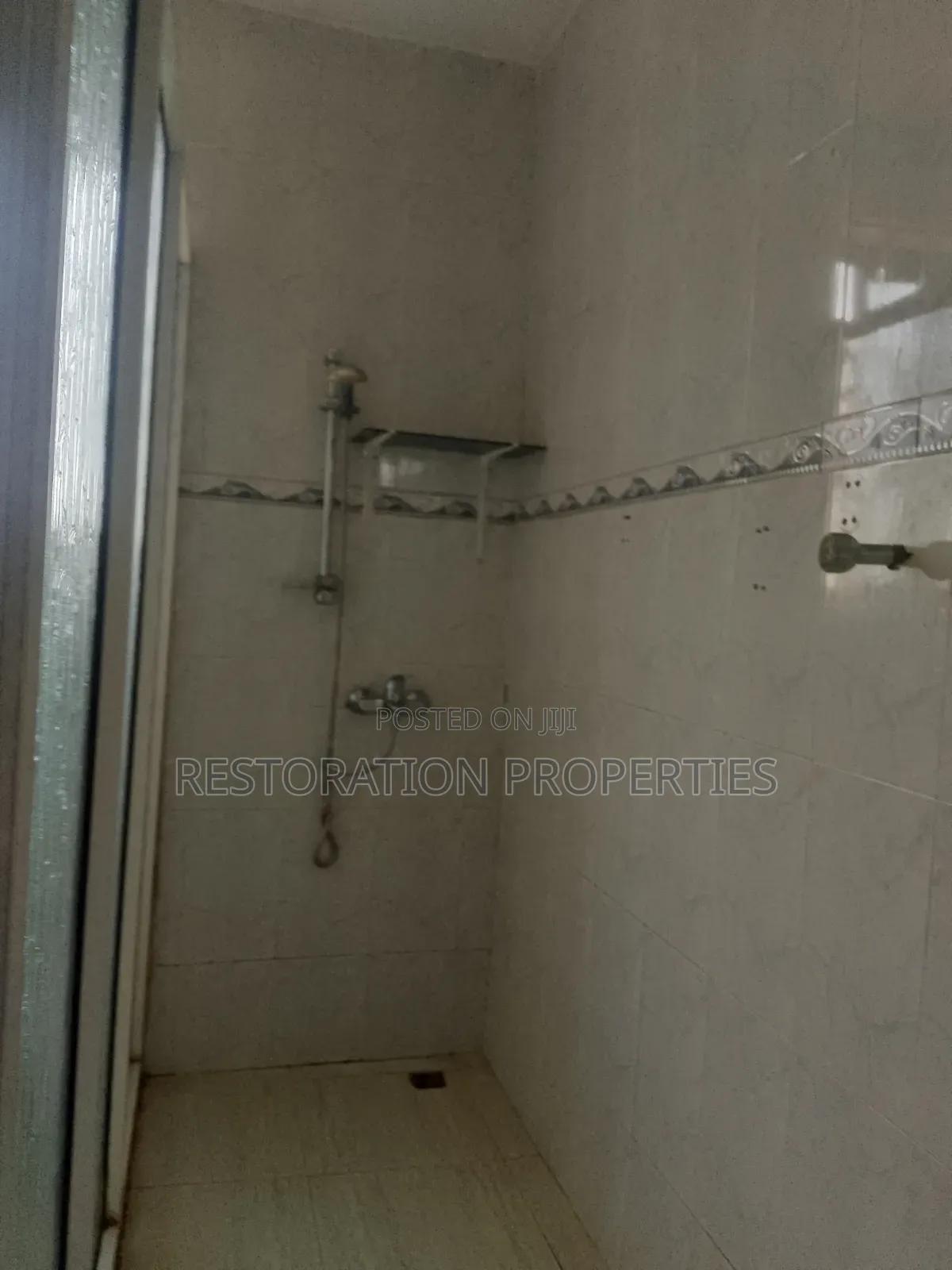 3bdrm Apartment in Adenta, Housing Down for rent