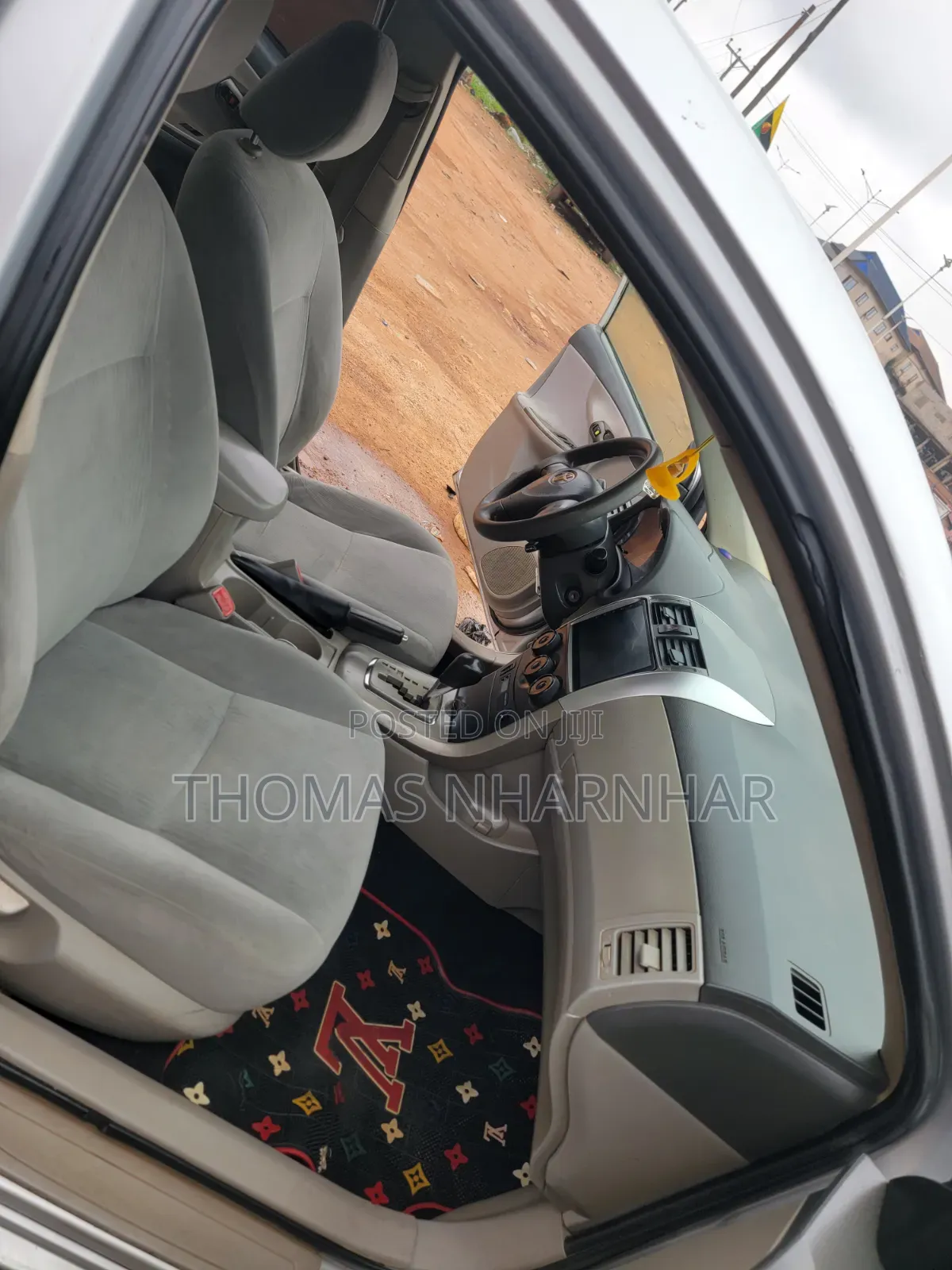 Toyota Corolla LE 4dr Sedan (1.8L 4cyl 4A) 2010 Silver