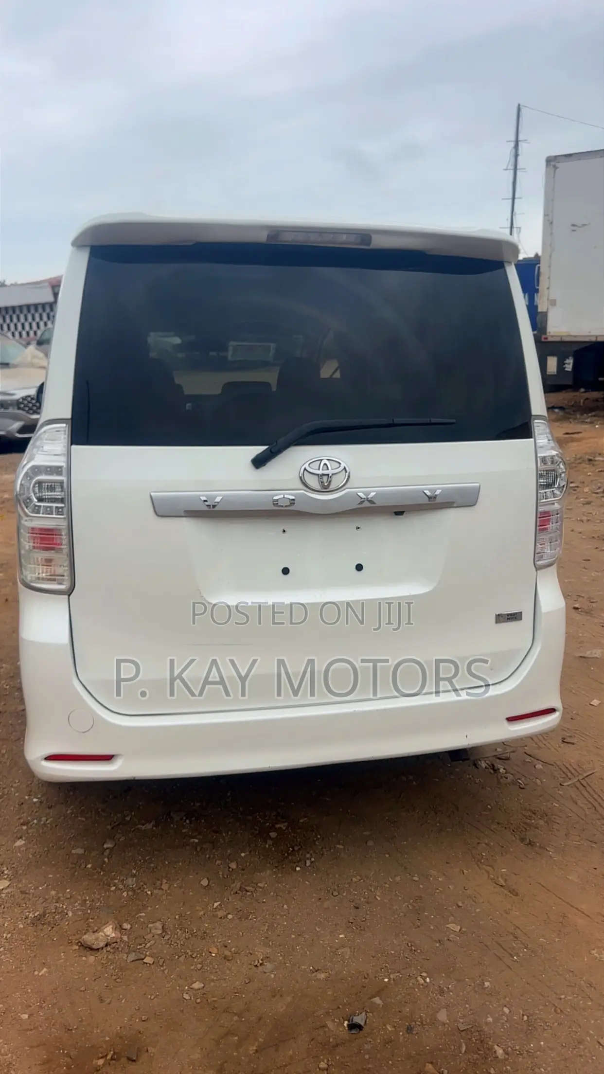 Toyota Voxy X 4WD 8-Seater 2012 White