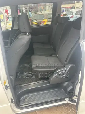 Toyota Voxy X 4WD 8-Seater 2012 White