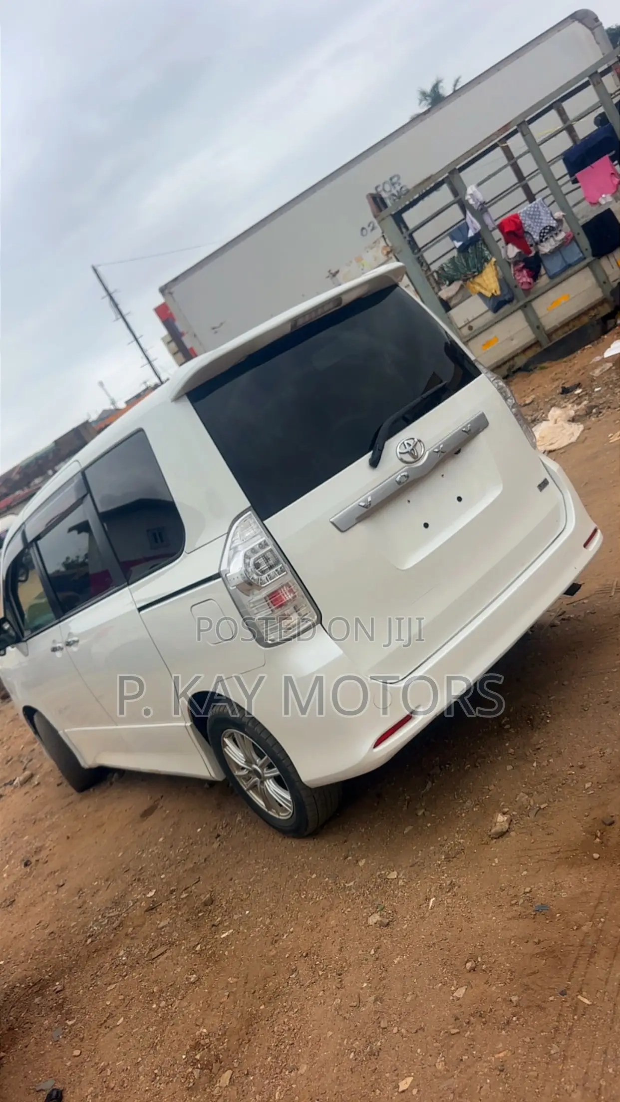 Toyota Voxy X 4WD 8-Seater 2012 White