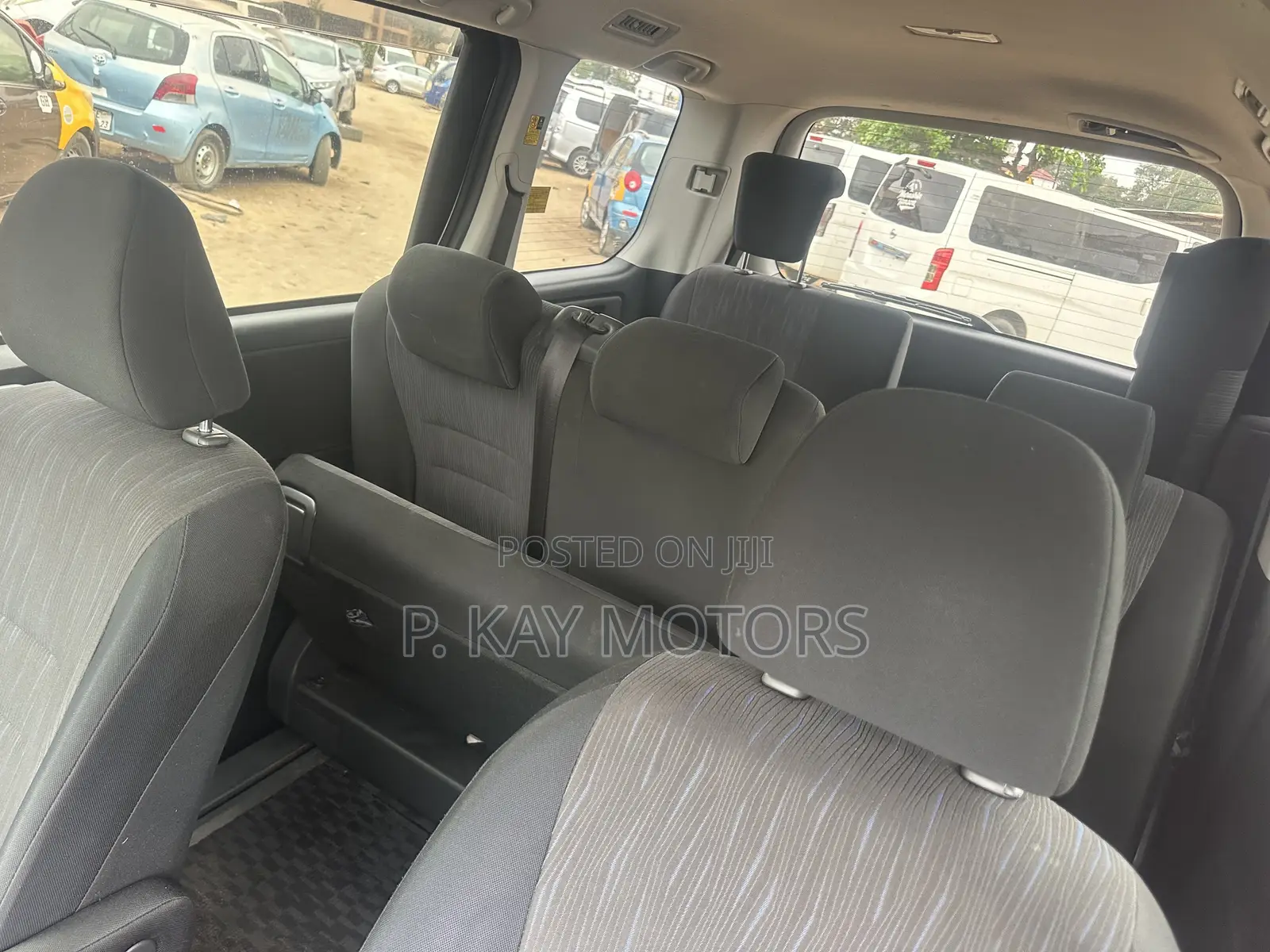 Toyota Voxy X 4WD 8-Seater 2012 White