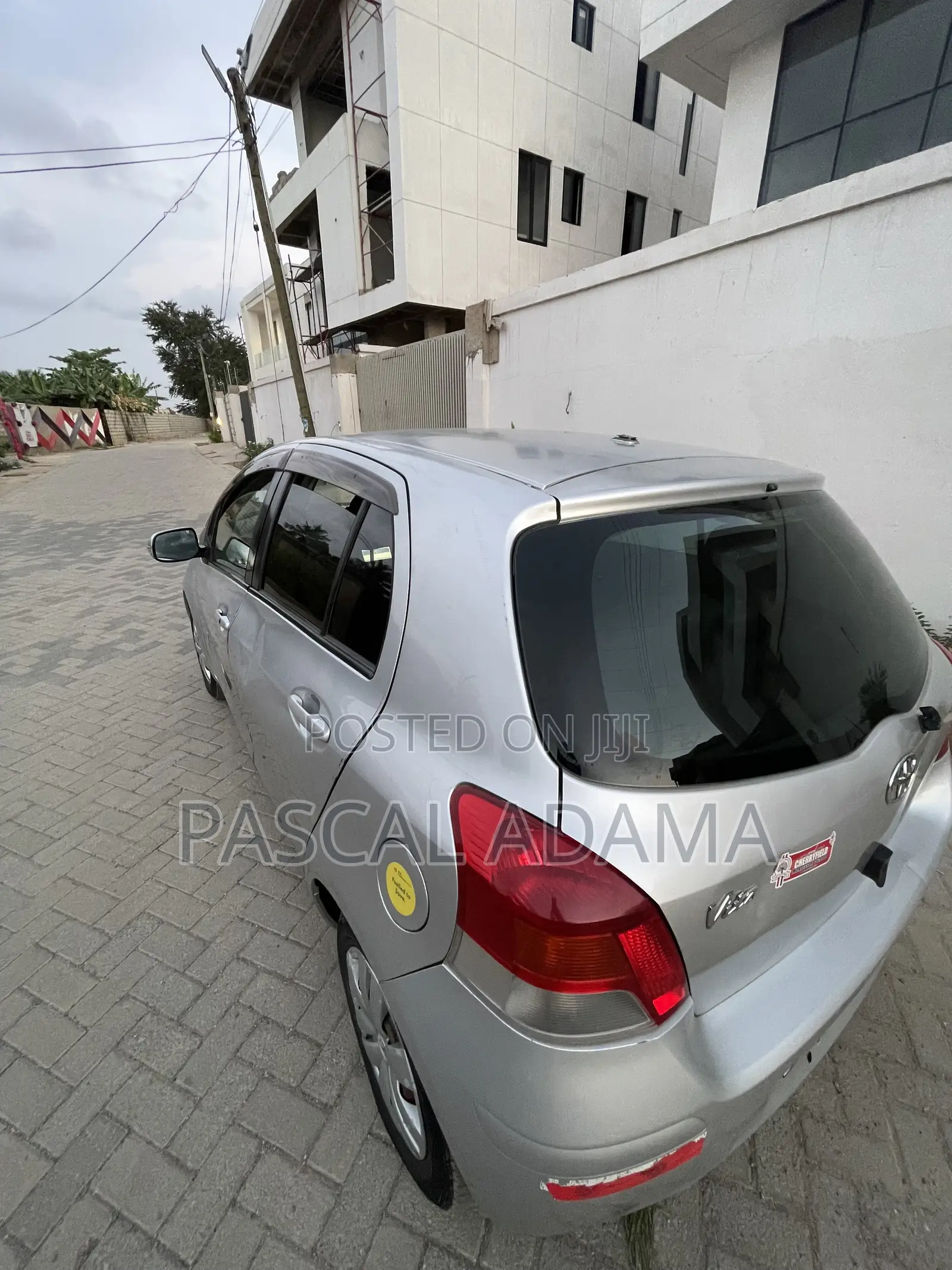 Toyota Vitz 1.3 AWD 5dr 2010 Silver