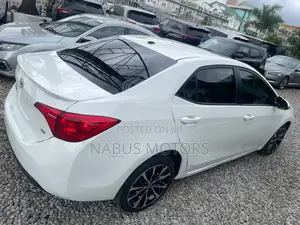 Toyota Corolla 2018 White