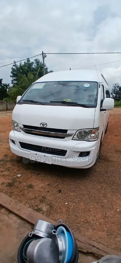 Toyota HiAce 2015 White