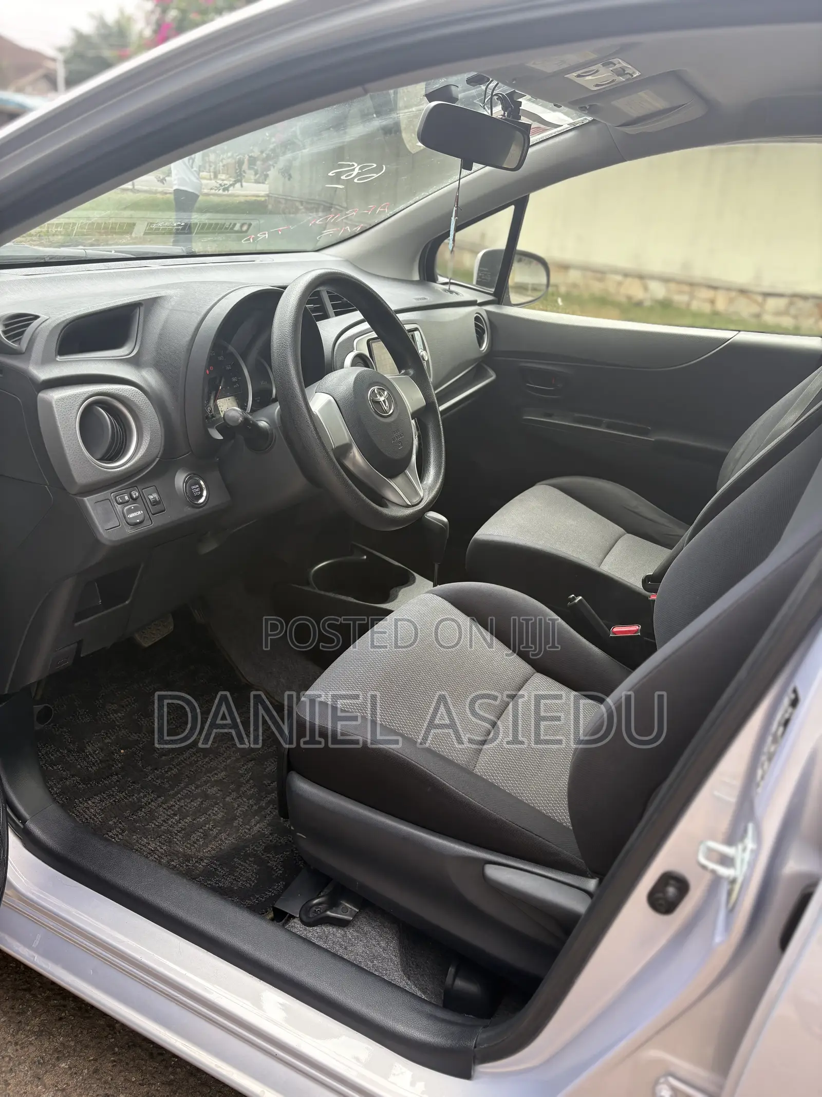 Toyota Vitz 1.3 AWD 3dr 2013 Silver