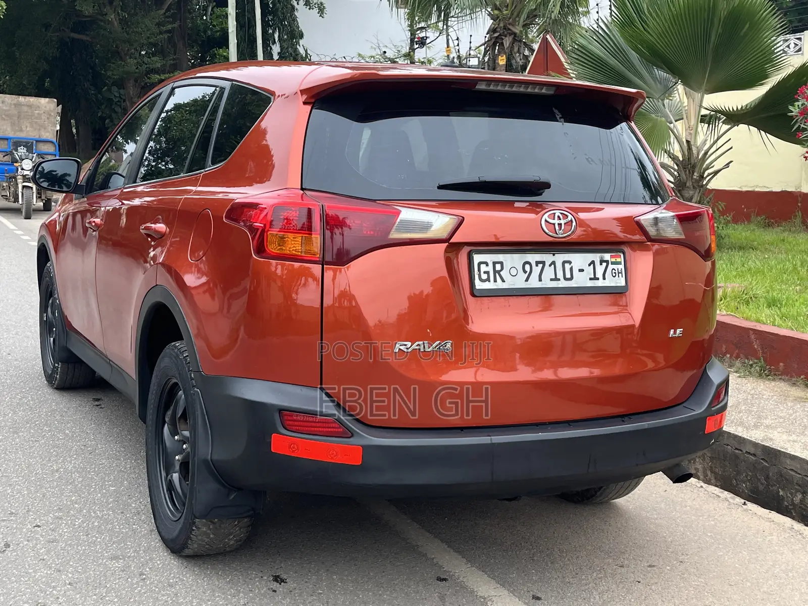 Toyota RAV4 LE 4dr SUV AWD (2.5L 4cyl 6A) 2015 Orange