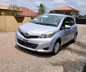 Toyota Vitz 1.3 FWD 5dr 2014 Pearl