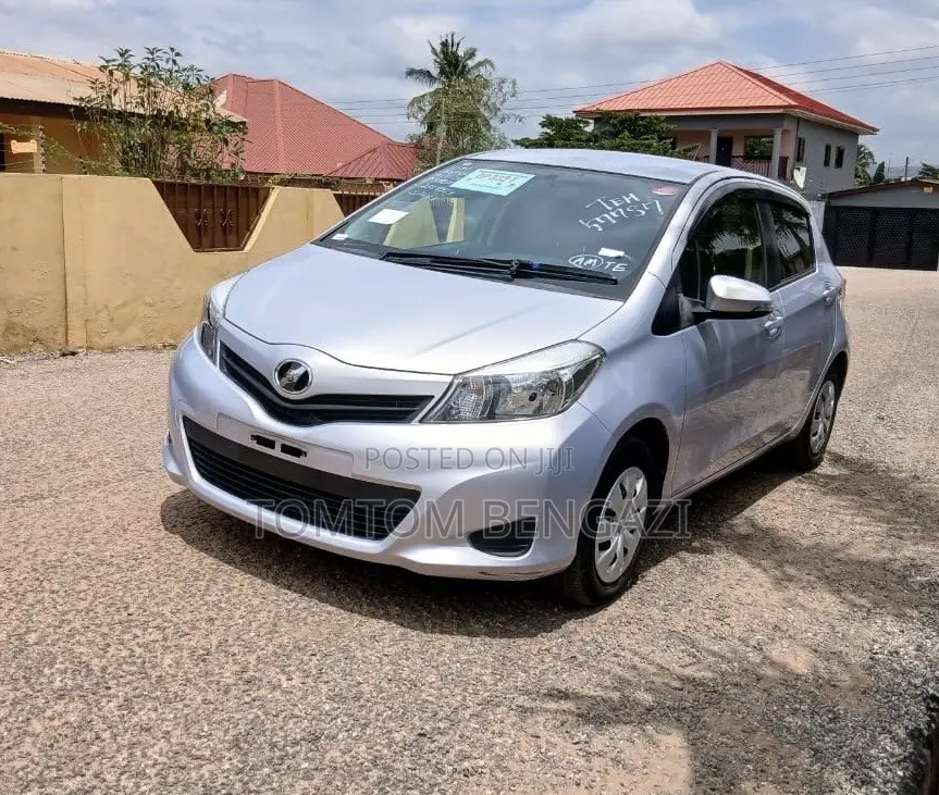 Toyota Vitz 1.3 FWD 5dr 2014 Pearl