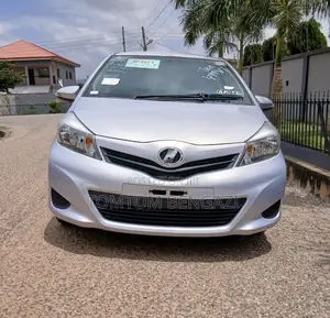 Toyota Vitz 1.3 FWD 5dr 2014 Pearl