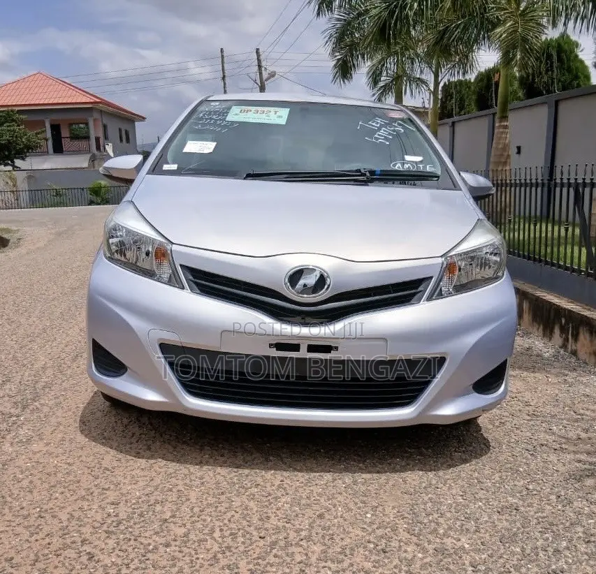 Toyota Vitz 1.3 FWD 5dr 2014 Pearl