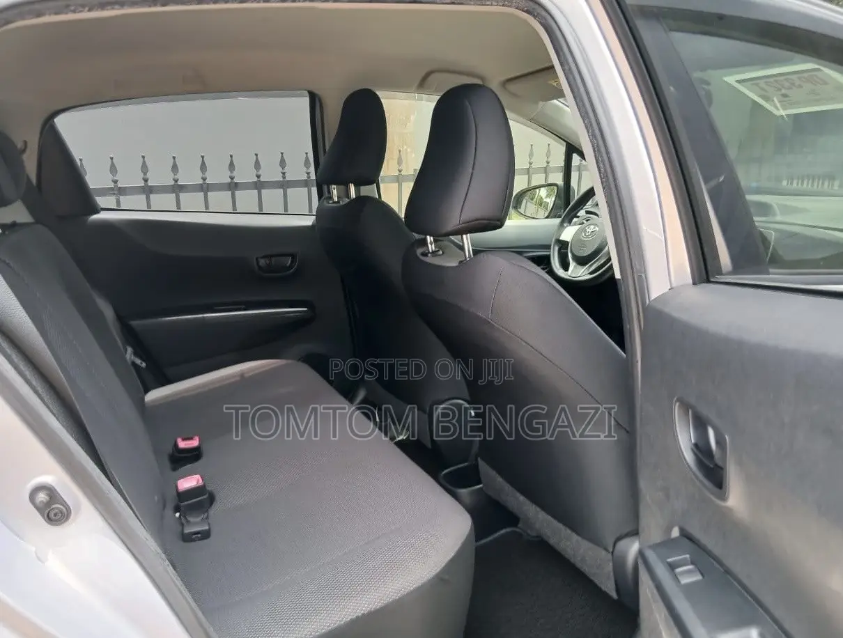 Toyota Vitz 1.3 FWD 5dr 2014 Pearl