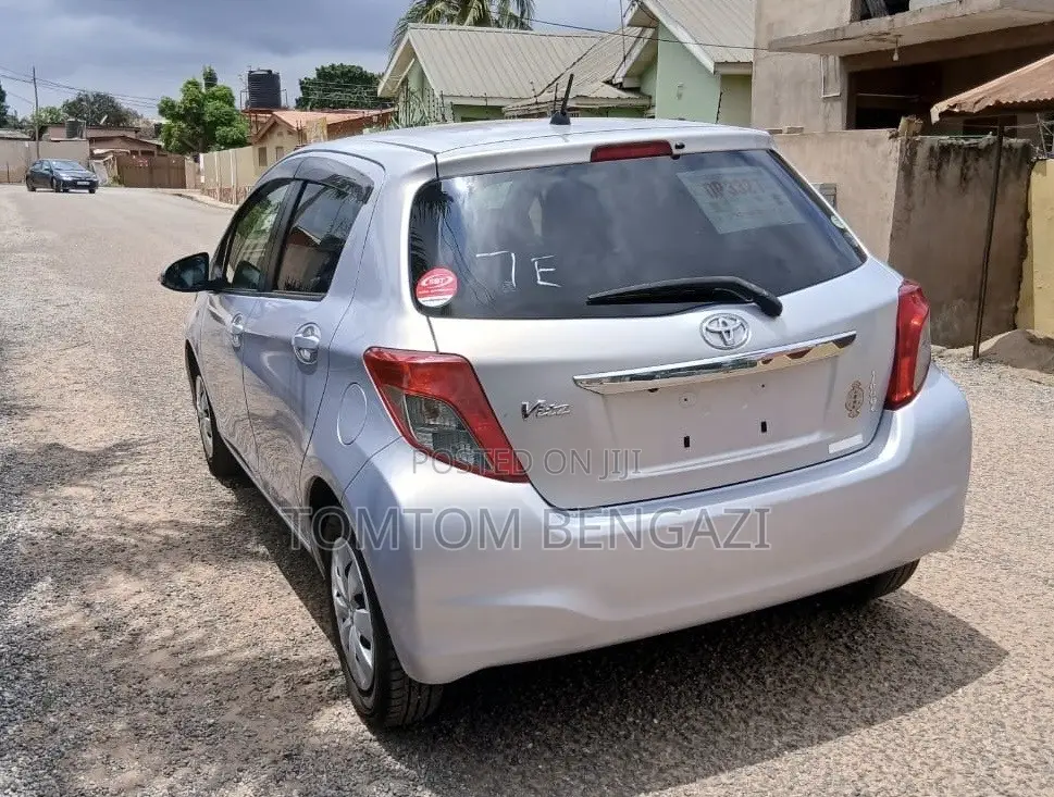 Toyota Vitz 1.3 FWD 5dr 2014 Pearl