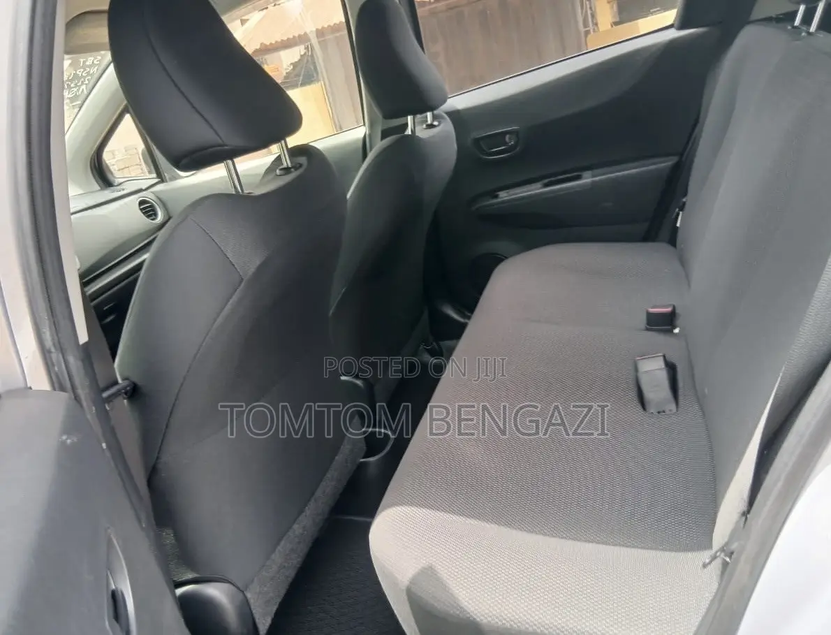 Toyota Vitz 1.3 FWD 5dr 2014 Pearl