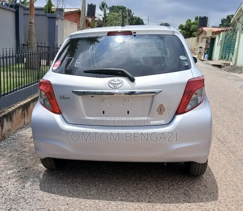 Toyota Vitz 1.3 FWD 5dr 2014 Pearl