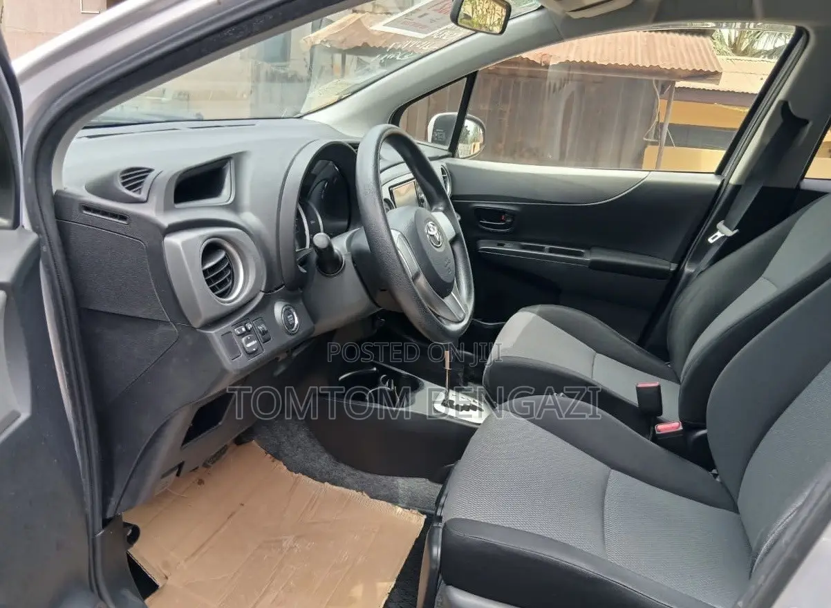 Toyota Vitz 1.3 FWD 5dr 2014 Pearl