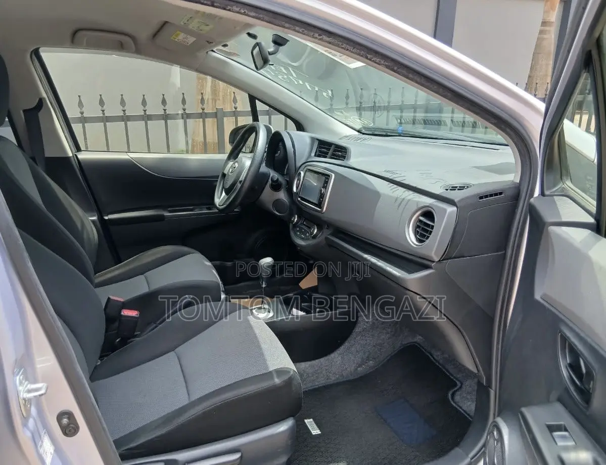 Toyota Vitz 1.3 FWD 5dr 2014 Pearl