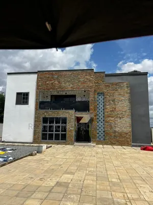 8bdrm Mansion in Ofankor for sale