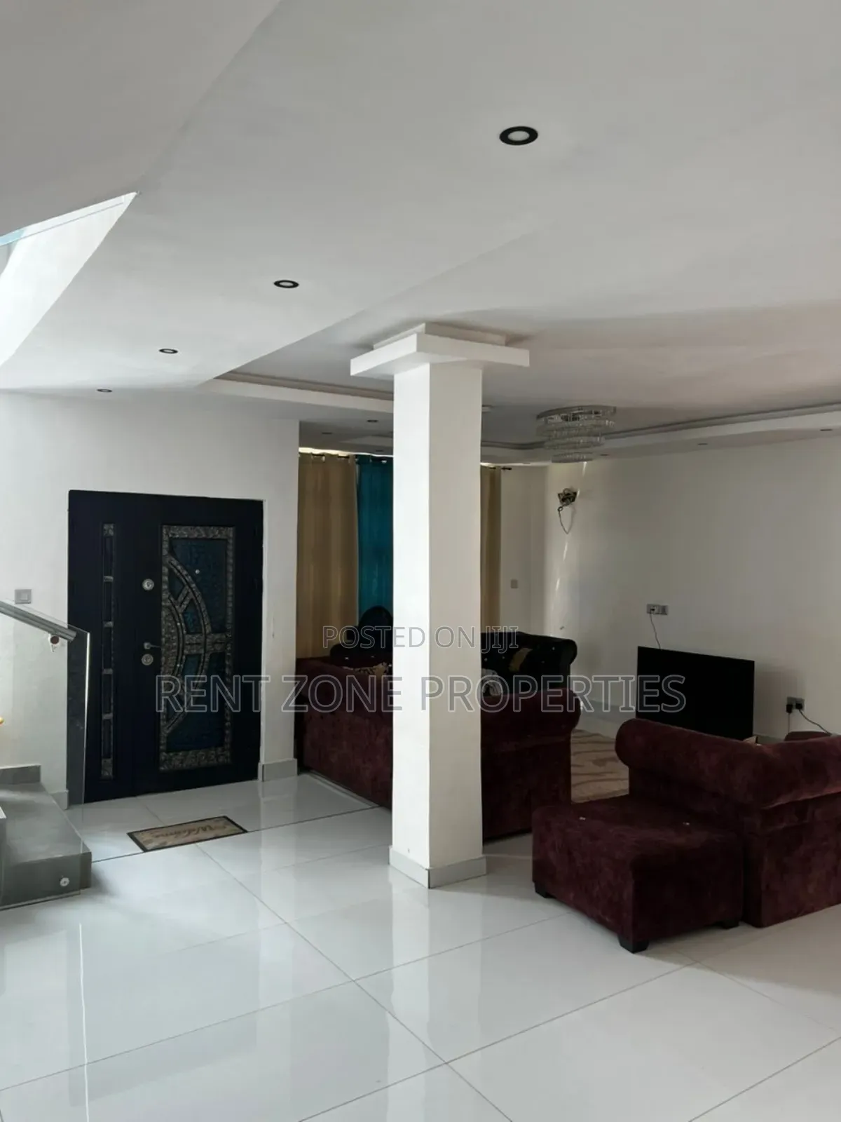8bdrm Mansion in Ofankor for sale