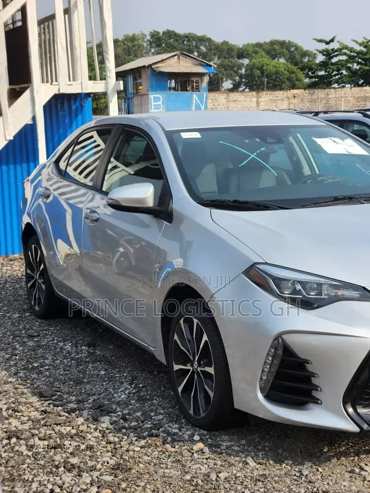 Toyota Corolla SE (1.8L 4cyl 2A) 2018 Silver