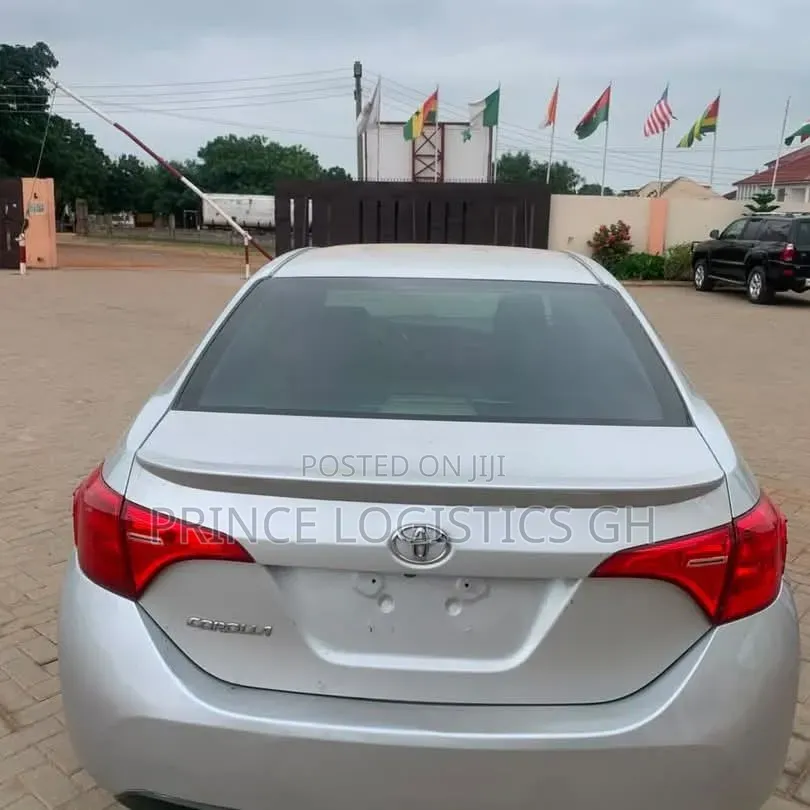 Toyota Corolla SE (1.8L 4cyl 2A) 2018 Silver
