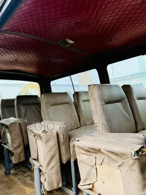 Toyota HiAce 2000 Green