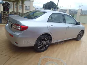 Toyota Corolla LE 4dr Sedan (1.8L 4cyl 4A) 2013 Silver
