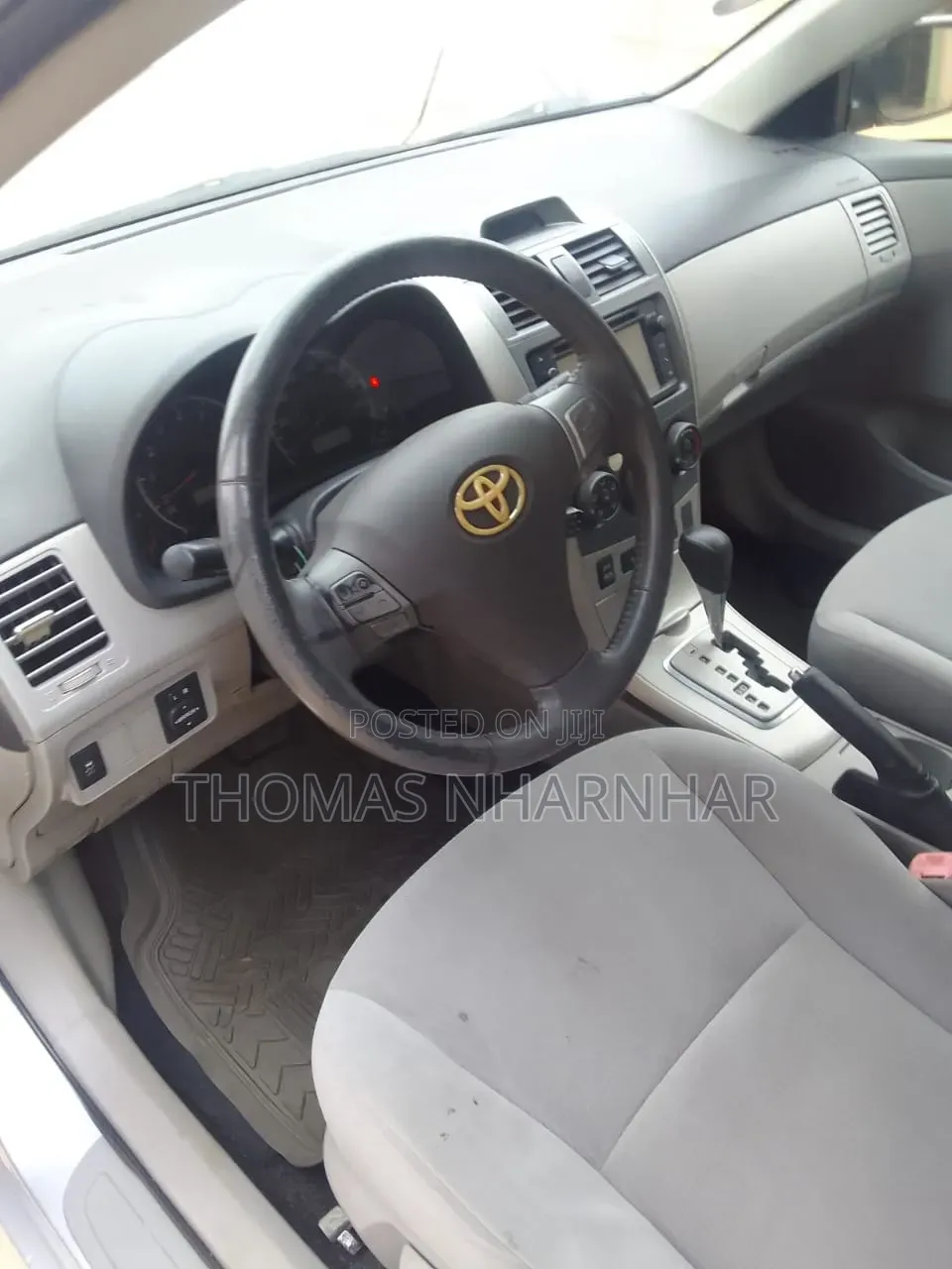 Toyota Corolla LE 4dr Sedan (1.8L 4cyl 4A) 2013 Silver