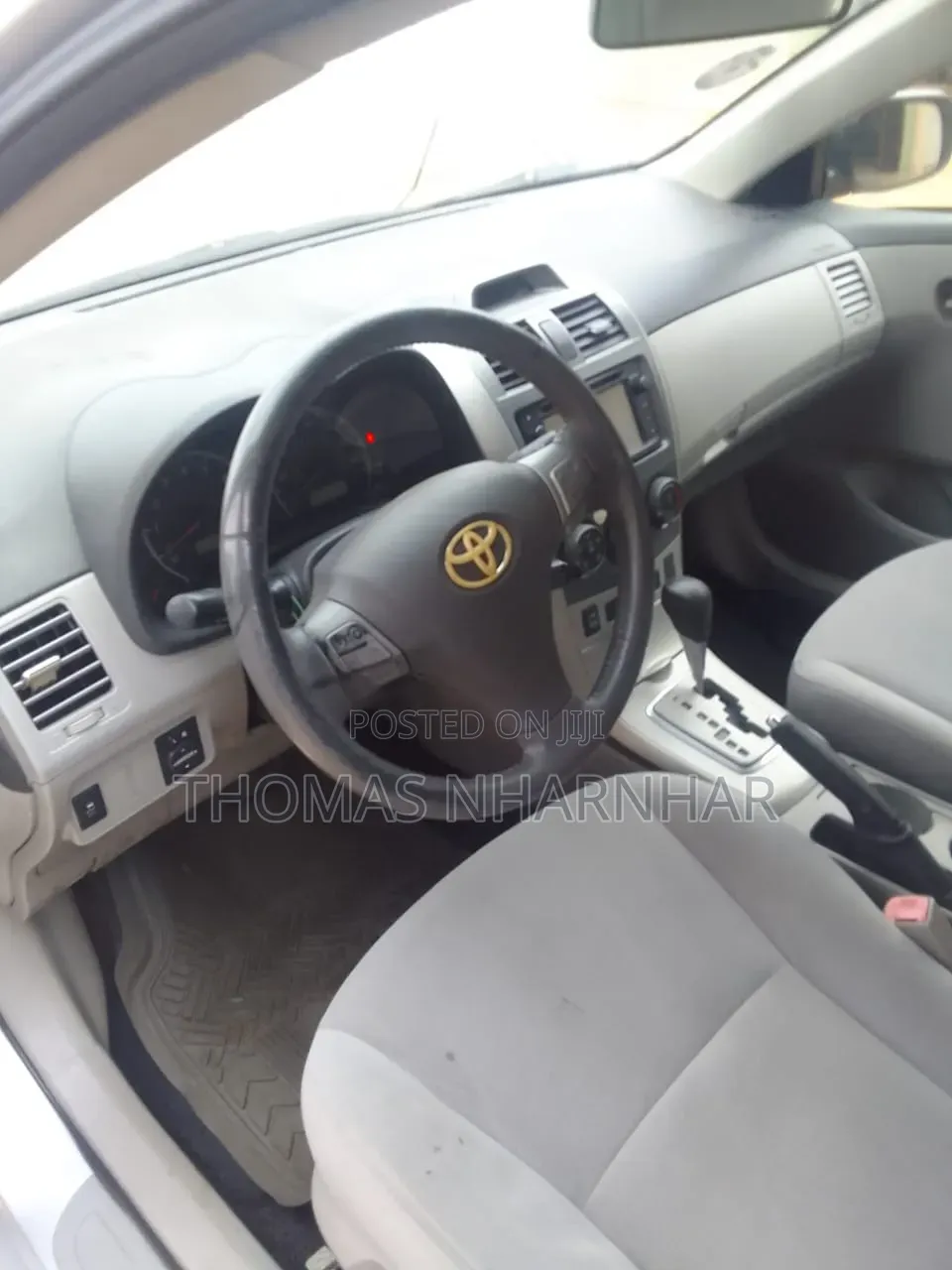 Toyota Corolla LE 4dr Sedan (1.8L 4cyl 4A) 2013 Silver