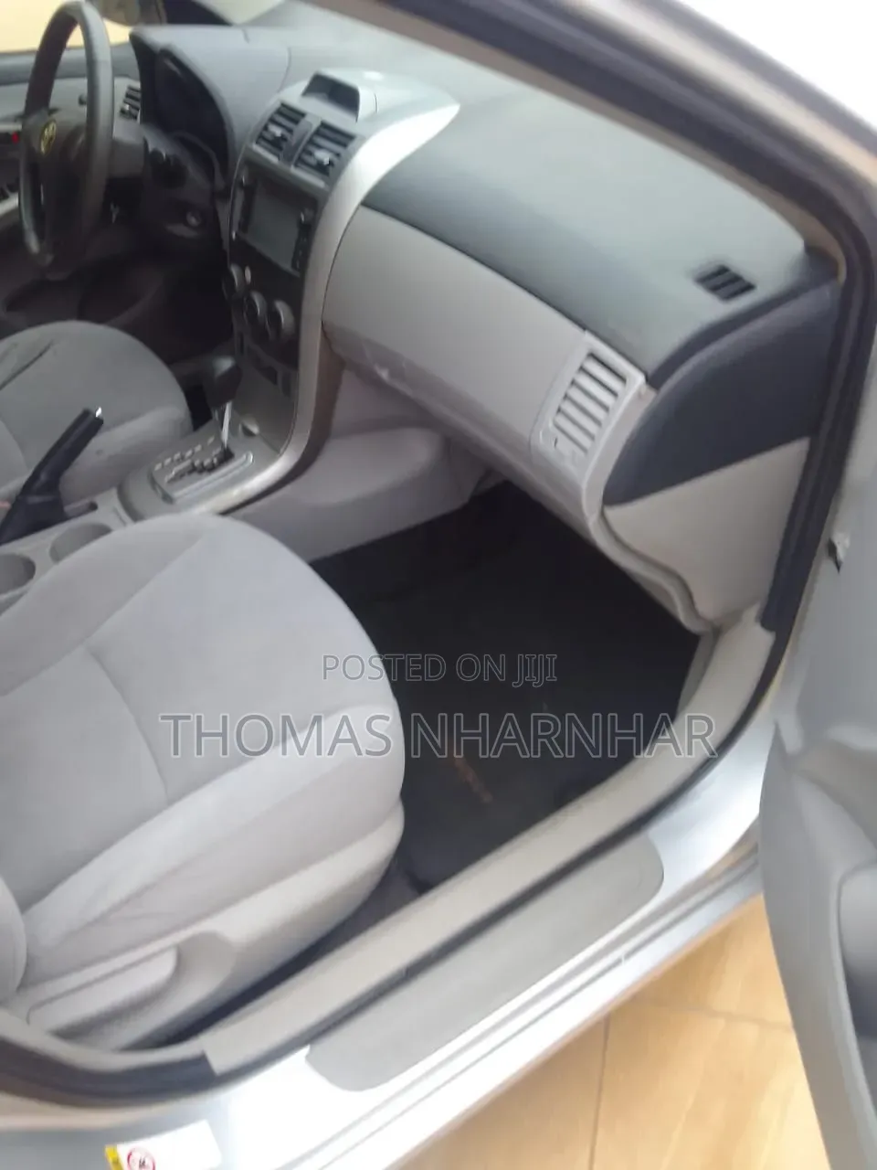 Toyota Corolla LE 4dr Sedan (1.8L 4cyl 4A) 2013 Silver