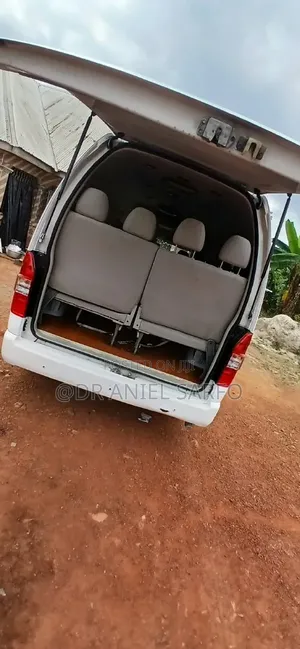 Toyota HiAce 2015 White