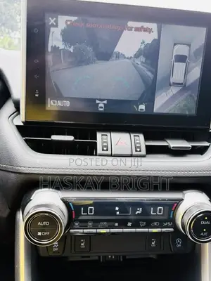 Toyota RAV4 XLE 2021 Black