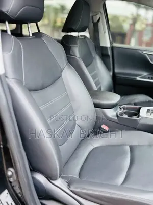 Toyota RAV4 XLE 2021 Black